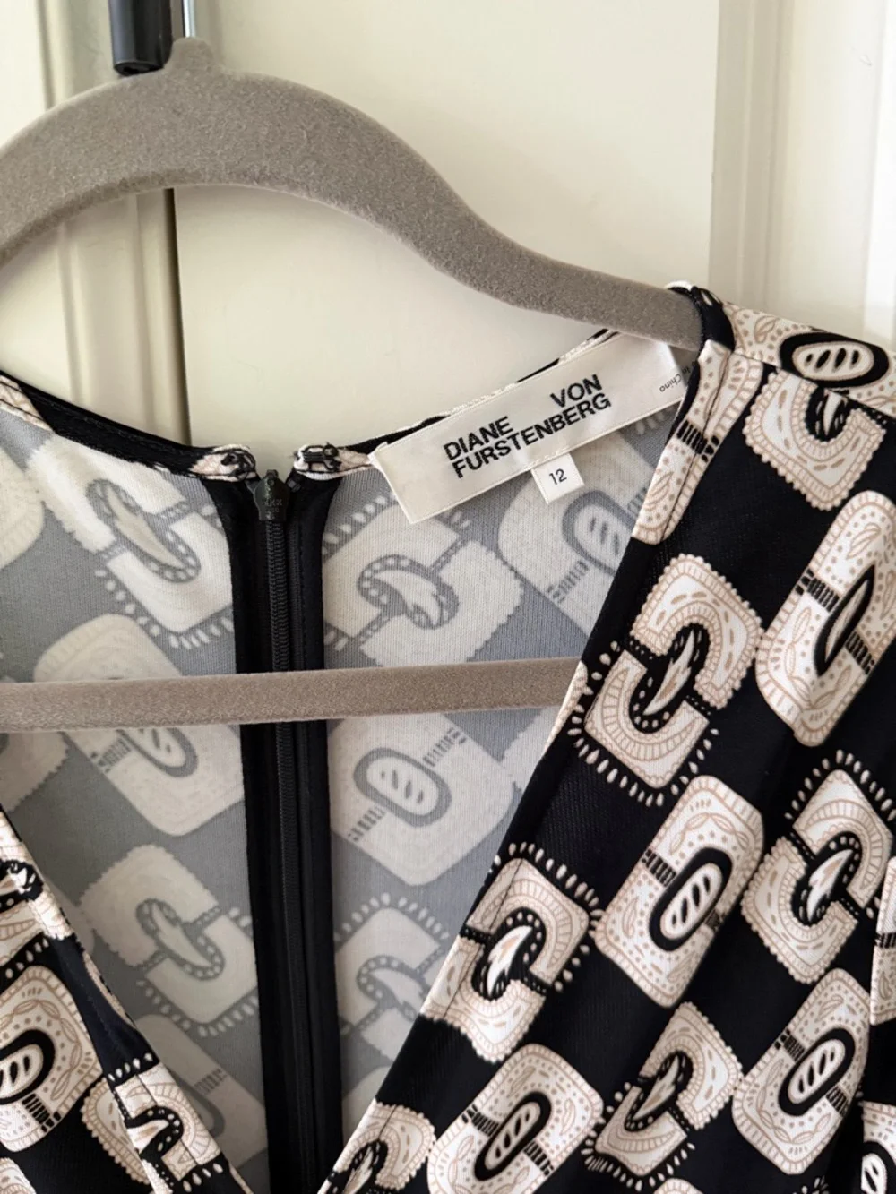 Diane Von Furstenberg Black and Cream Ruched Jersey Midi Dress size 12 - Picture 9 of 12